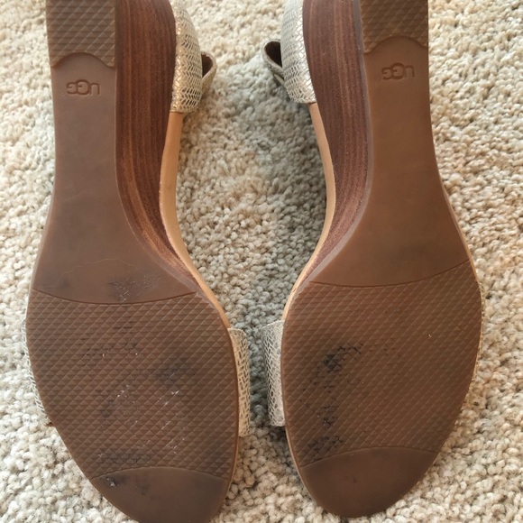 ❌✋🏻 UGGs Wedge Sandals Size 9 - Picture 8 of 11